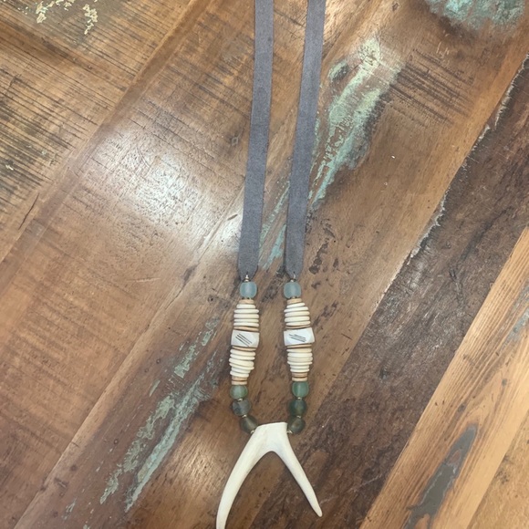 🌾Artisan Antler Pendant Necklace w/ Suede - Picture 4 of 5